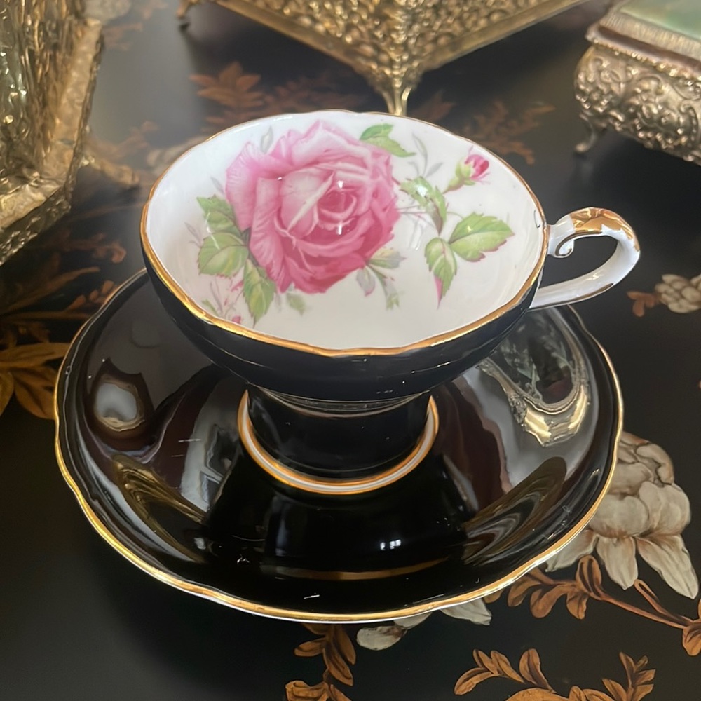 Gorgeous Aynsley Black and Pink Rose Teacup 💐🖤